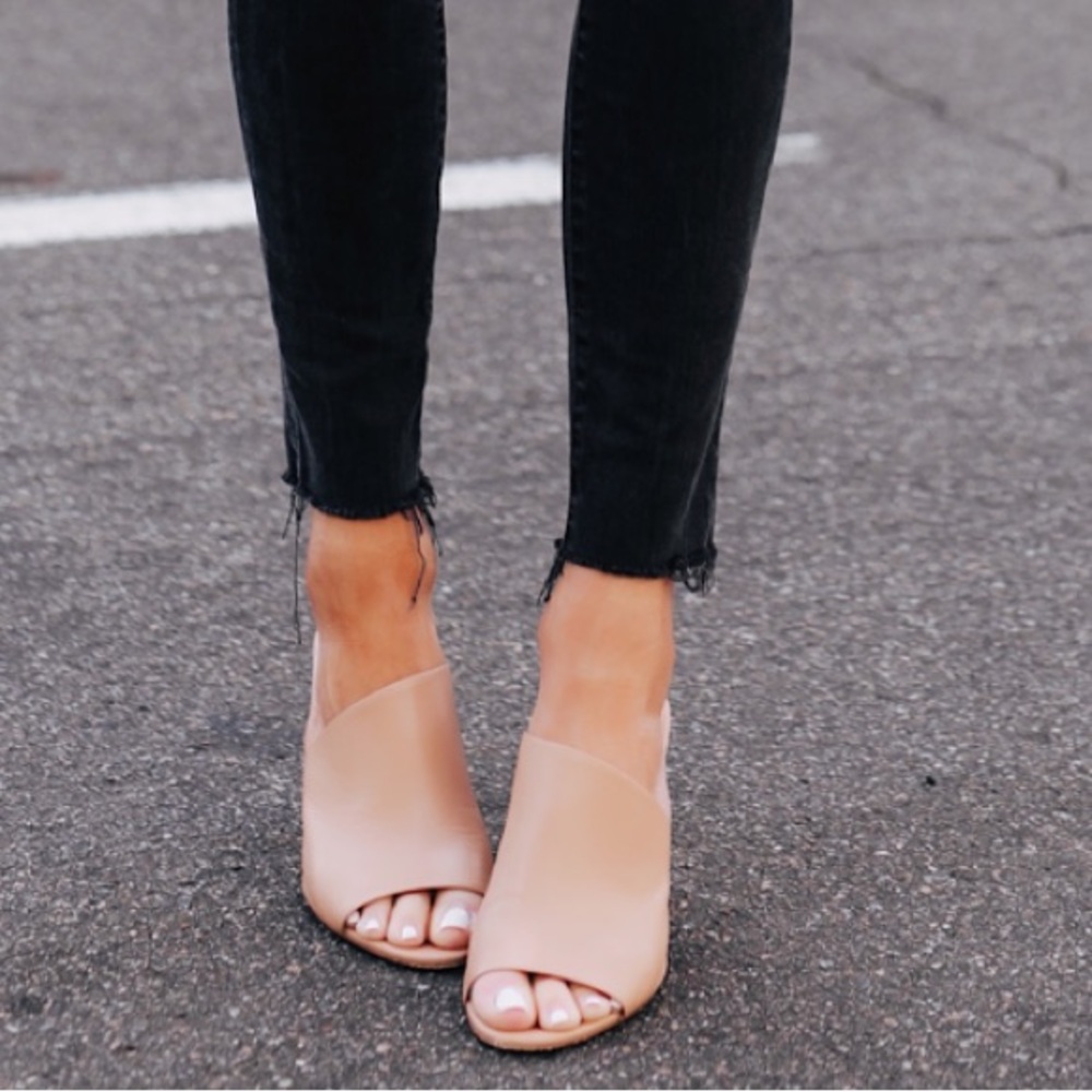 VINCE Nude Heels 6